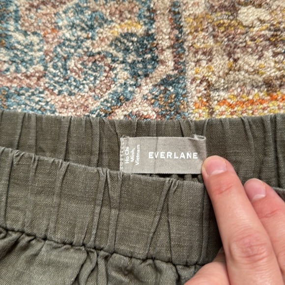 Everlane linen boxer style shorts - Picture 3 of 7